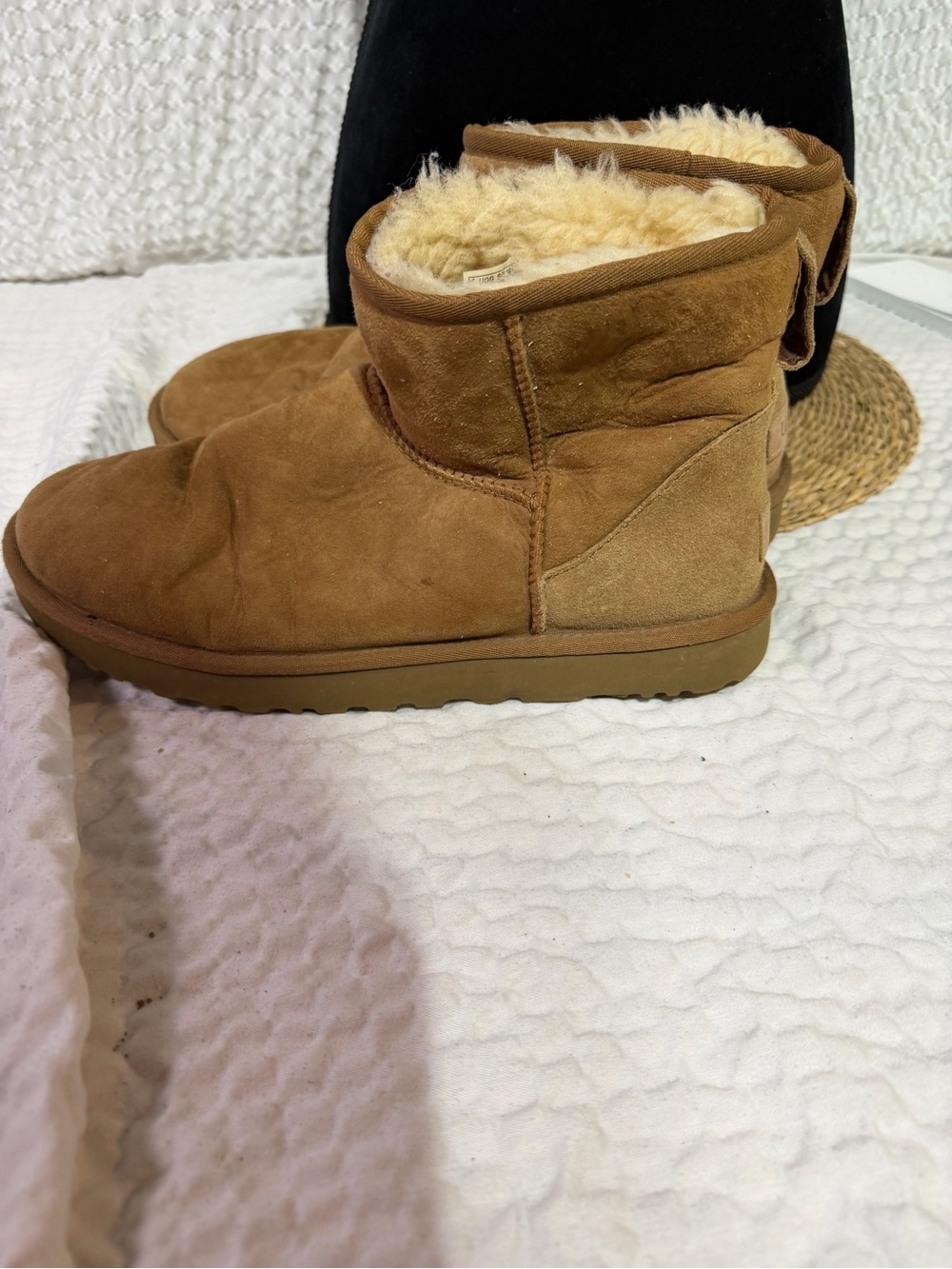 UGG Kids Short Suede Boot in Chestnut
